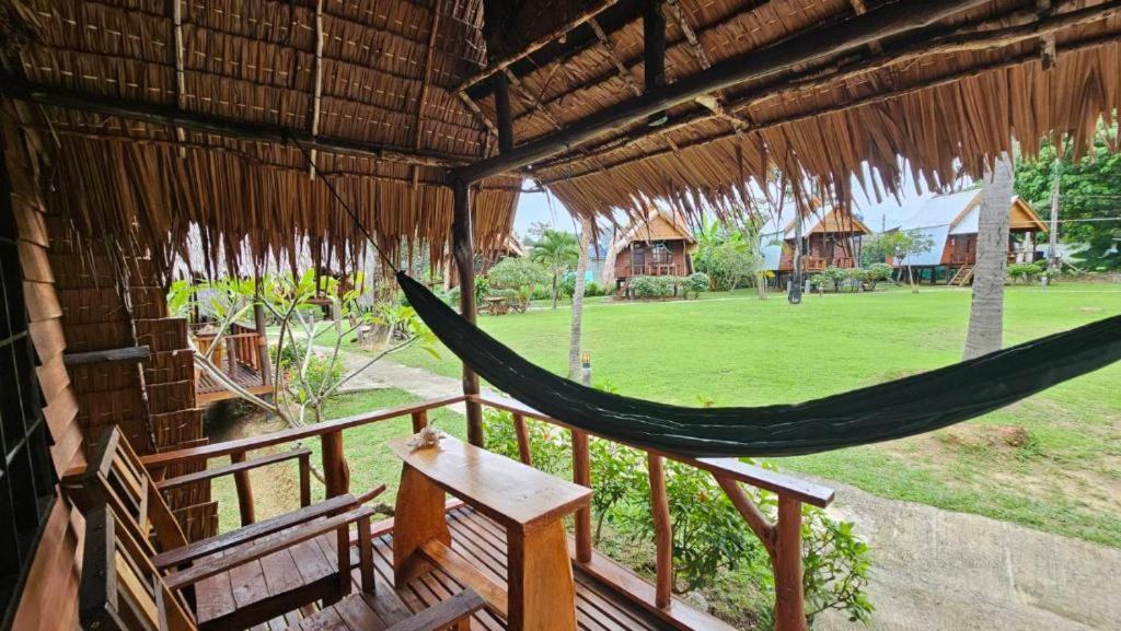 Eden Lanta Bungalow เกาะลันตา ภายนอก รูปภาพ